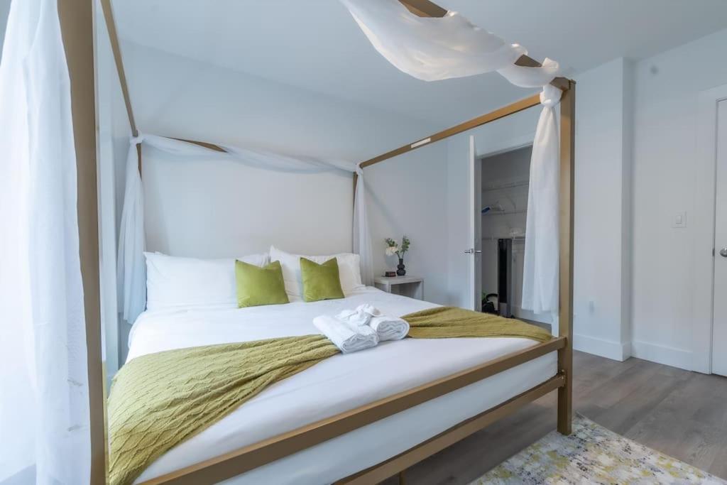 2 Bedroom 2 Bath Suite, Near American Dream And The Airport, Free Parking, King Bed And 2 Queen Beds, Washer And Dryer Orange Bagian luar foto