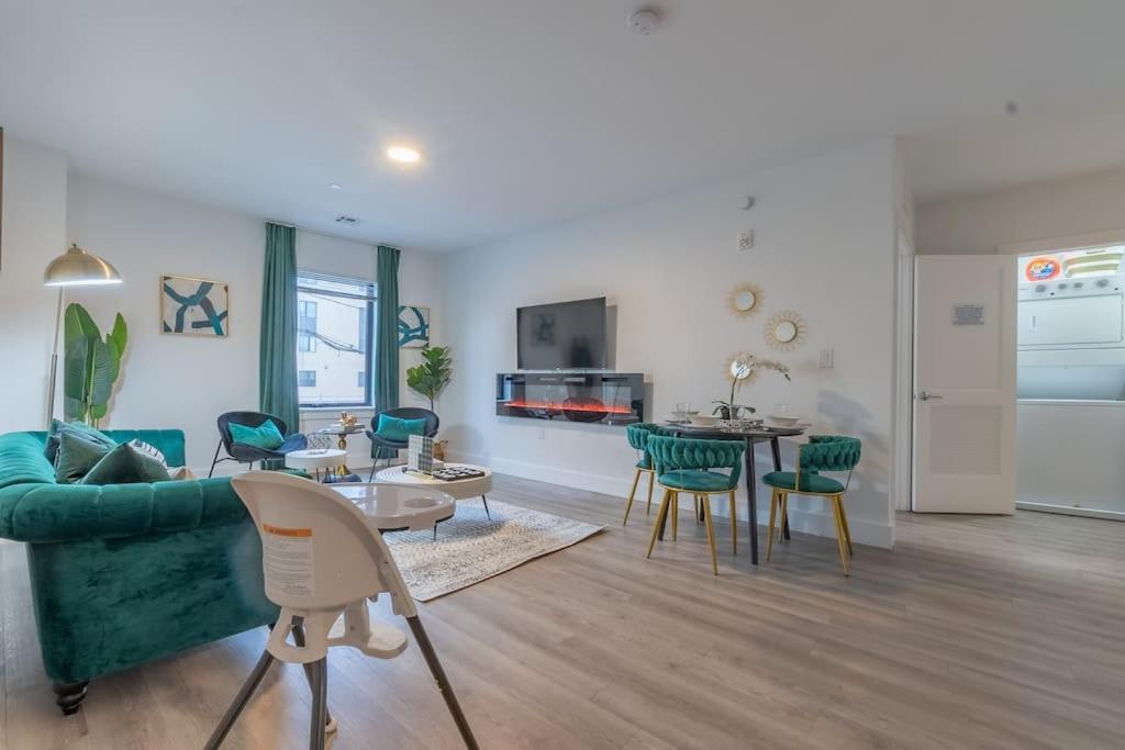 2 Bedroom 2 Bath Suite, Near American Dream And The Airport, Free Parking, King Bed And 2 Queen Beds, Washer And Dryer Orange Bagian luar foto