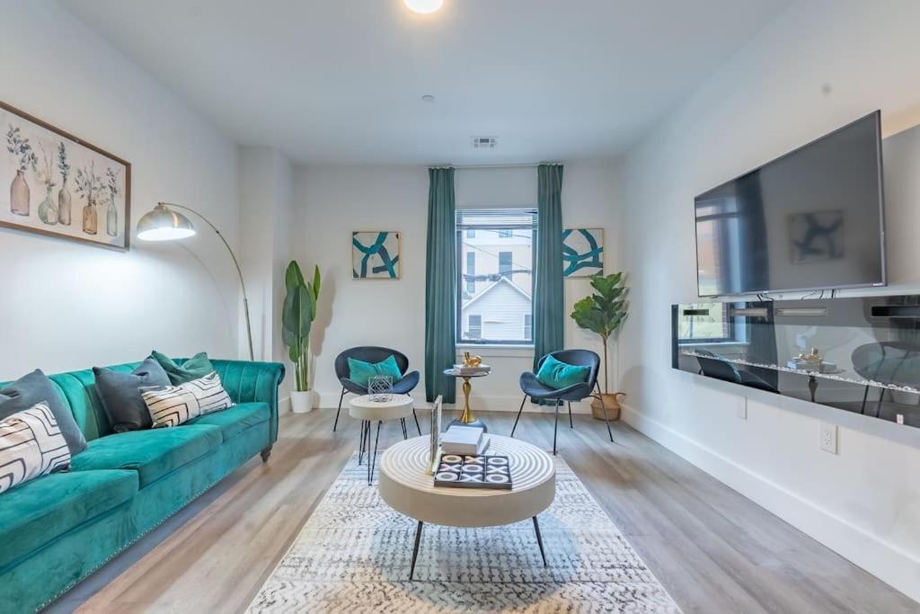 2 Bedroom 2 Bath Suite, Near American Dream And The Airport, Free Parking, King Bed And 2 Queen Beds, Washer And Dryer Orange Bagian luar foto