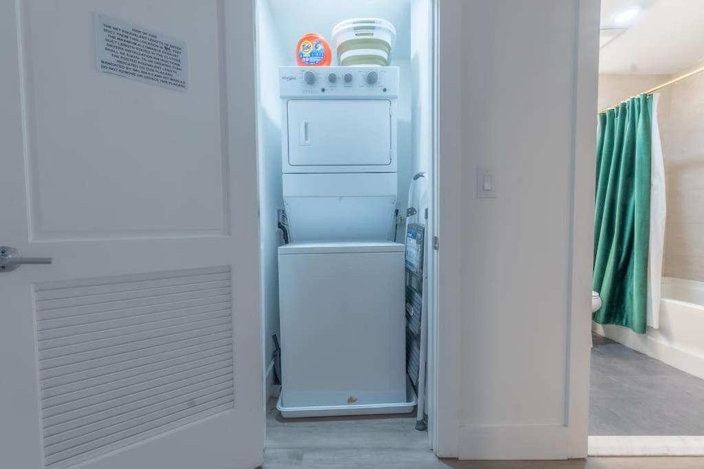 2 Bedroom 2 Bath Suite, Near American Dream And The Airport, Free Parking, King Bed And 2 Queen Beds, Washer And Dryer Orange Bagian luar foto