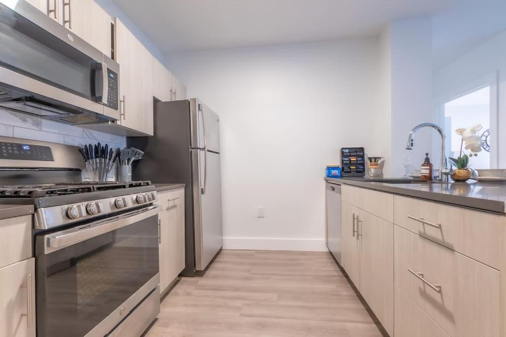 2 Bedroom 2 Bath Suite, Near American Dream And The Airport, Free Parking, King Bed And 2 Queen Beds, Washer And Dryer Orange Bagian luar foto