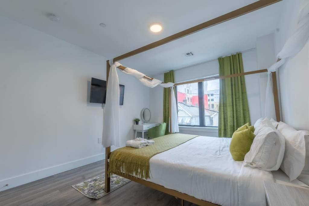2 Bedroom 2 Bath Suite, Near American Dream And The Airport, Free Parking, King Bed And 2 Queen Beds, Washer And Dryer Orange Bagian luar foto