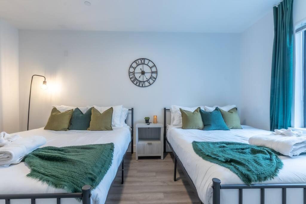 2 Bedroom 2 Bath Suite, Near American Dream And The Airport, Free Parking, King Bed And 2 Queen Beds, Washer And Dryer Orange Bagian luar foto
